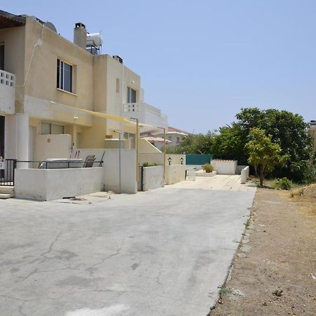 Peaceful Townhouse With Private Pool Near The Sea Paphos Exterior foto