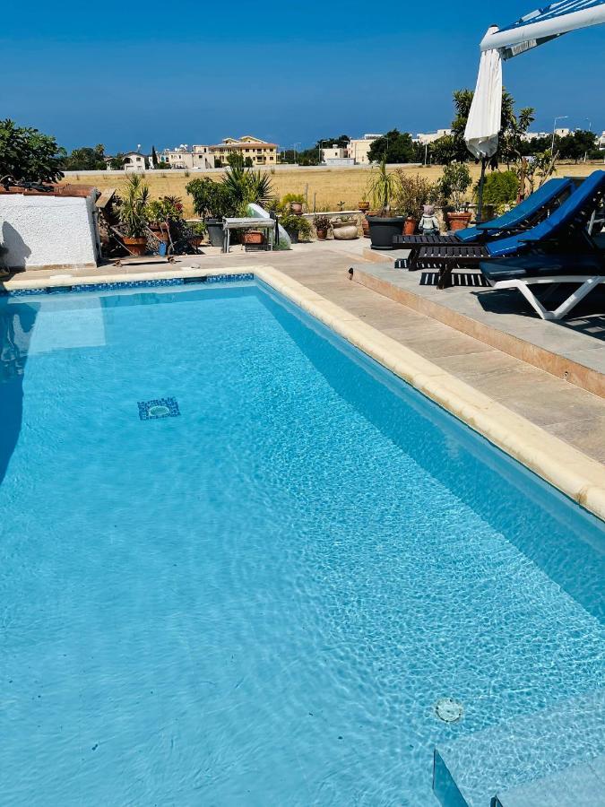 Peaceful Townhouse With Private Pool Near The Sea Paphos Exterior foto