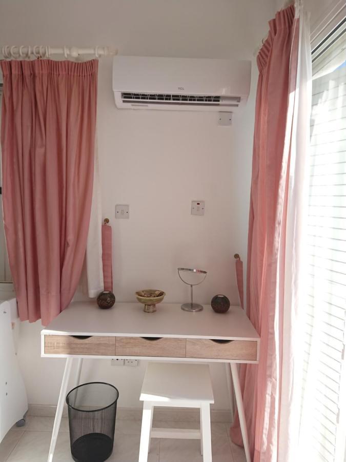 Peaceful Townhouse With Private Pool Near The Sea Paphos Exterior foto