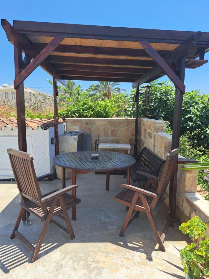 Peaceful Townhouse With Private Pool Near The Sea Paphos Exterior foto